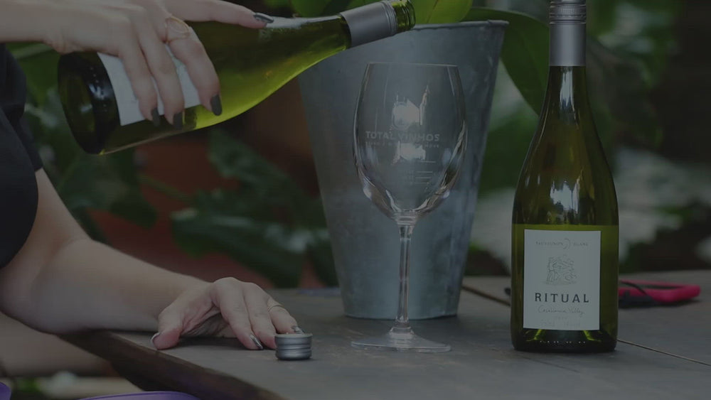 
                  
                    Carregar e reproduzir vídeo no visualizador da Galeria, Vinho Branco Ritual Sauvignon Blanc 2020
                  
                